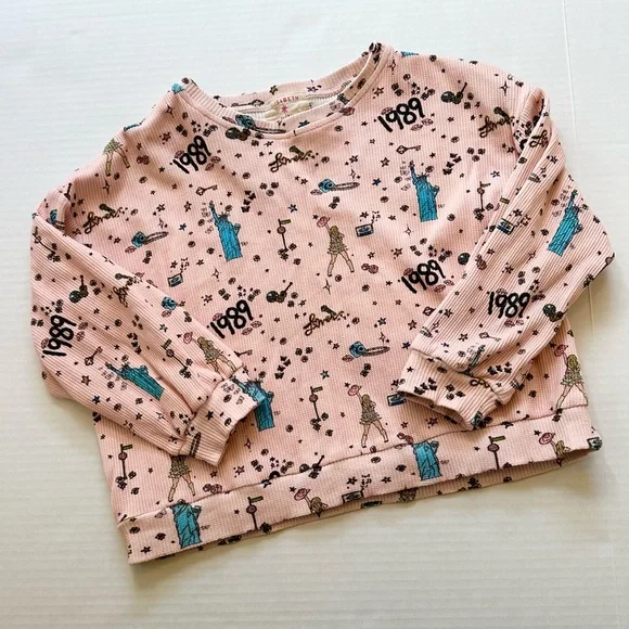 Taylor Swift 1989 Lounge Set - Picture 2 of 6